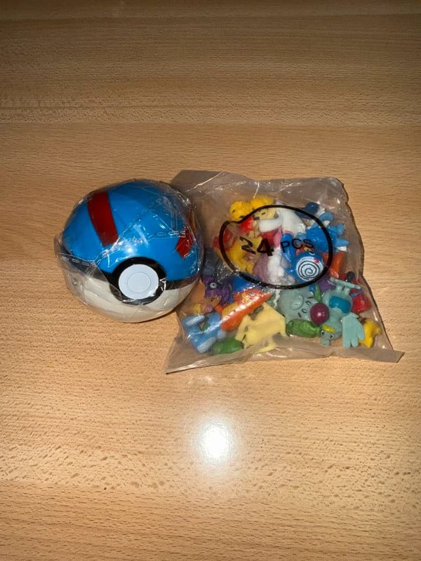 Pokeball {great ball} + 24 personaggi Pokemon