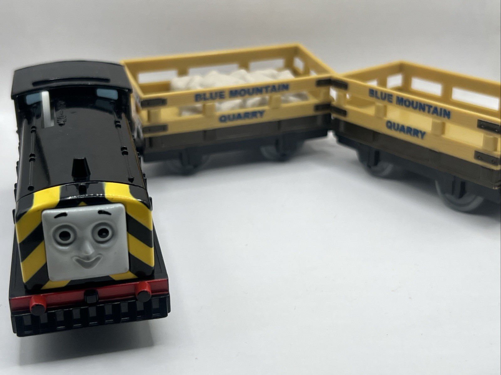 Trenino motorizzato Thomas Trackmaster MAVIS & BLUE MOUNTAIN CAVA CARS testato