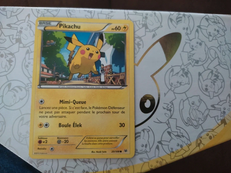 Carte pokémon Pikachu ciel rugissant