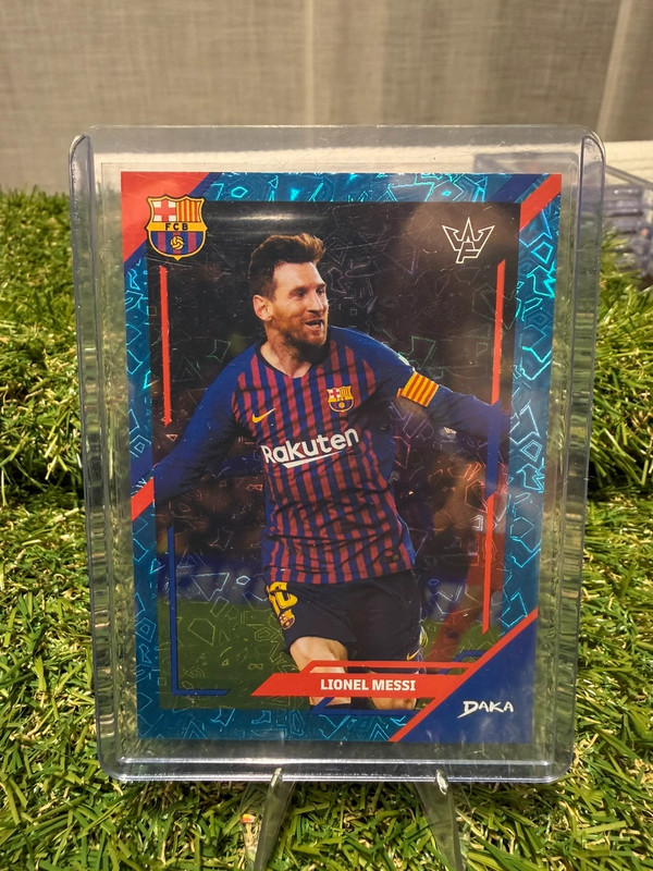 Leo Messi Blue Celebration Insert Refractor Daka
