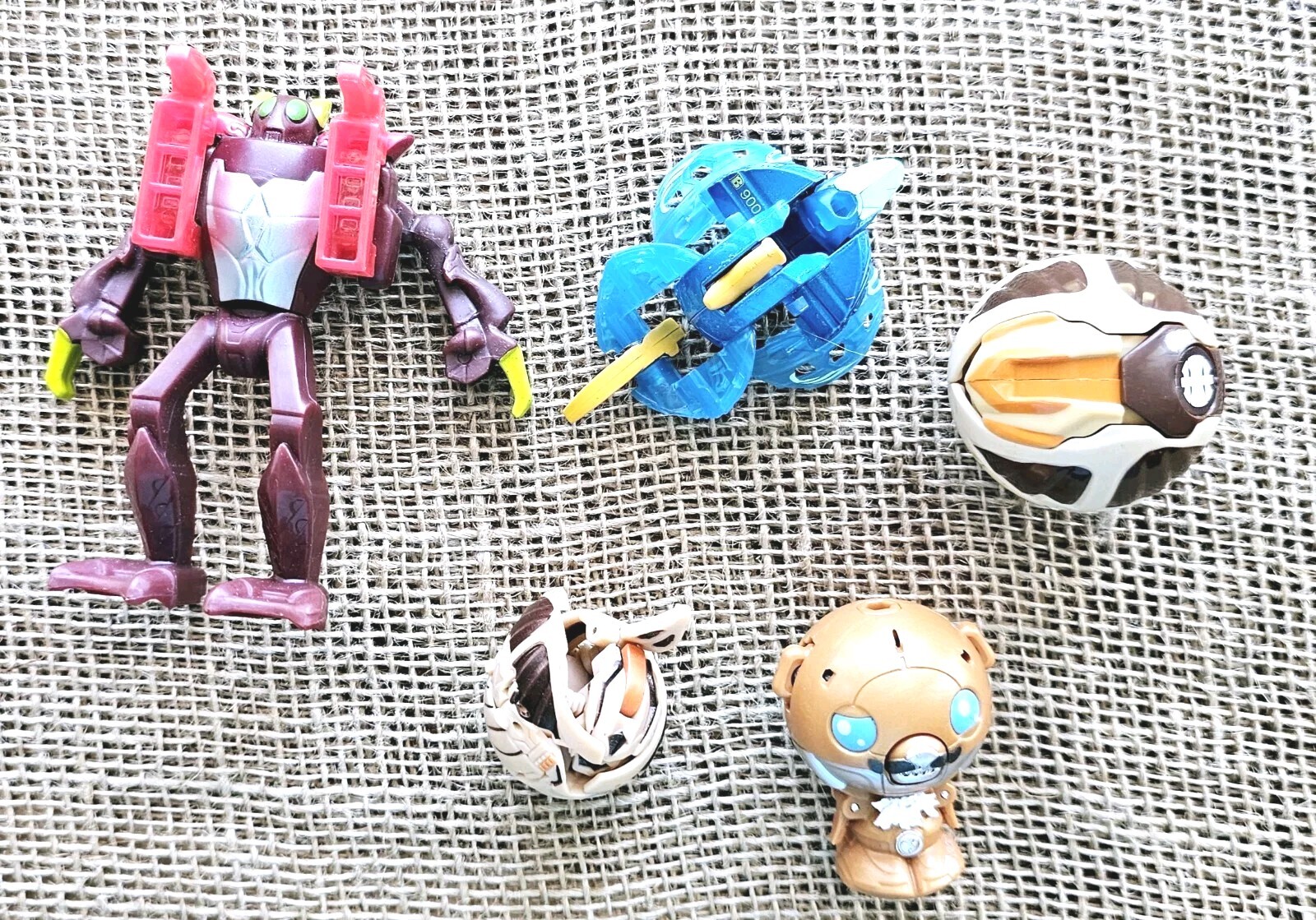 Lotto di 5 personaggi giocattolo Bakugan Bug, Shartar, Wilda Brawler, Cubbo Spin Master