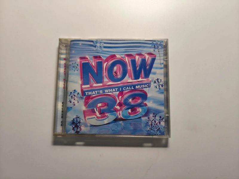 Doble CD recopilación "Now That's What I Call Music! 38"