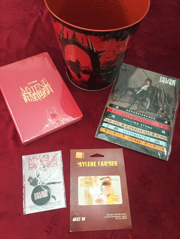 Mylène Farmer lot merchandising