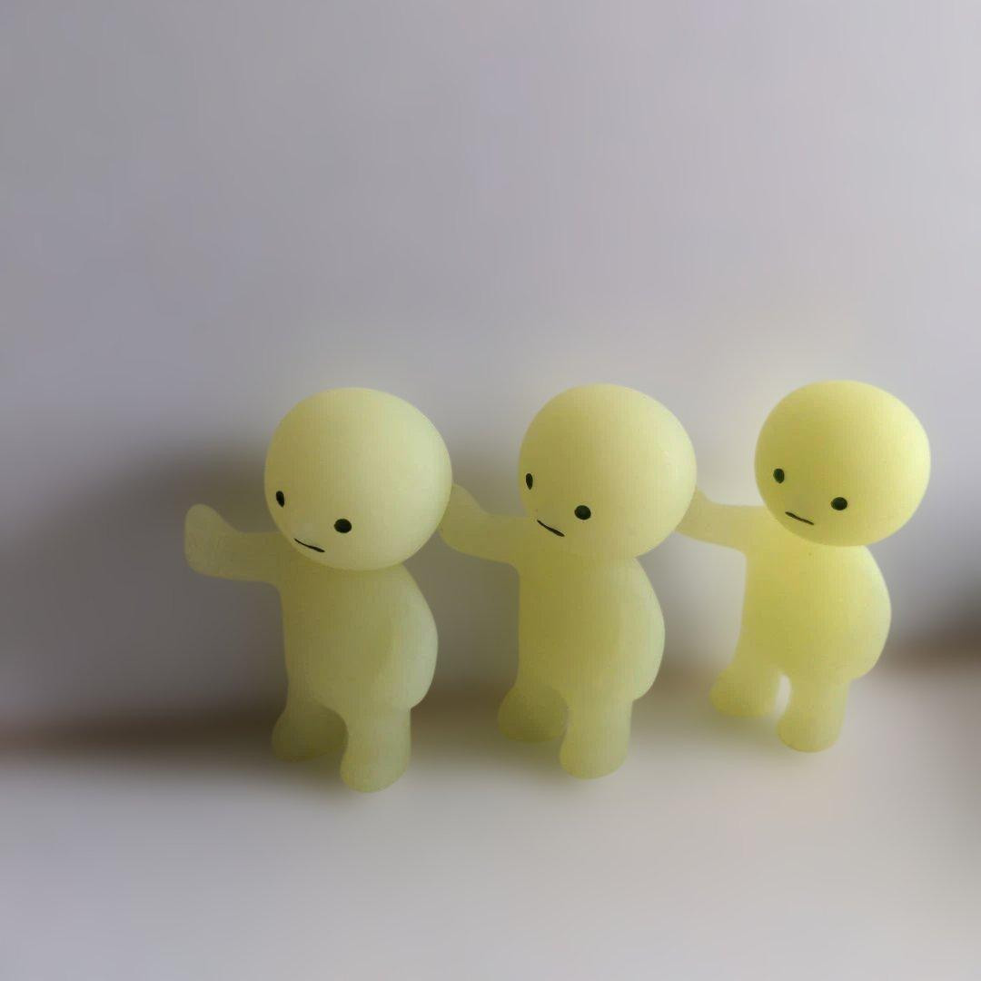 SMISKI Serie 3 Little Triplets Glow in the Dark Figure Dreams Japan Raro Disco