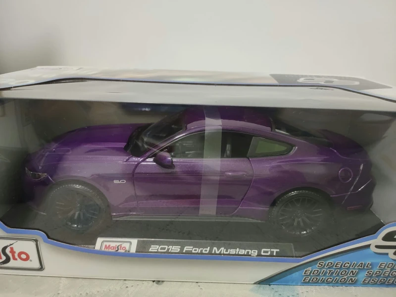 Ford Mustang GT 2015 1:18