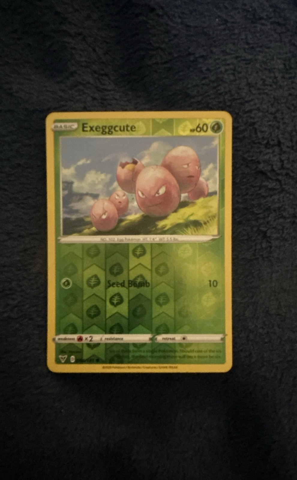 Exeggcute 004/185 Swsh04: Vivid Voltage Reverse Holo quasi nuovo
