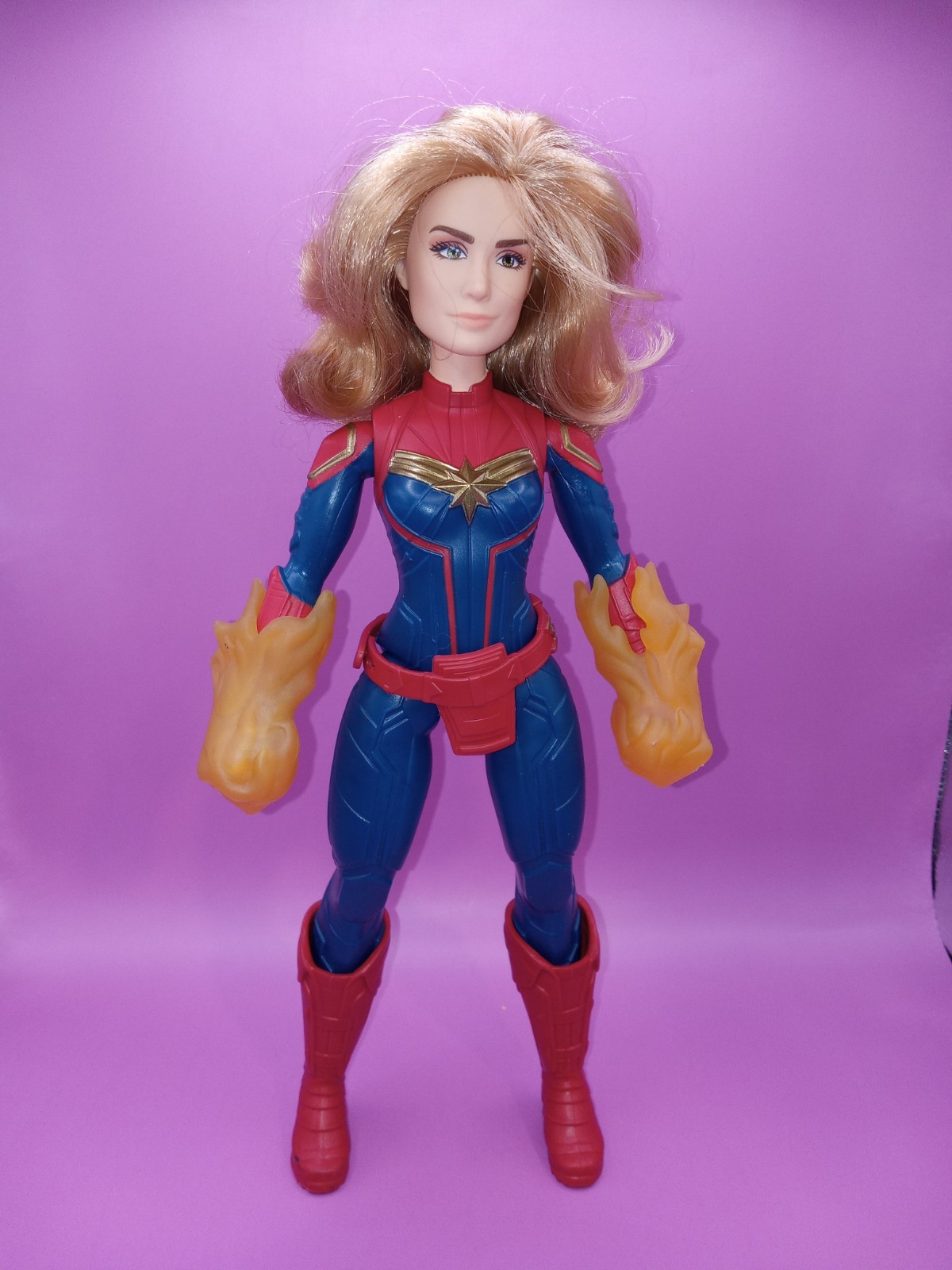 Marvel CAPTAIN MARVEL 11" Posable Figure Doll Mattel 2018 Removable Accessories 