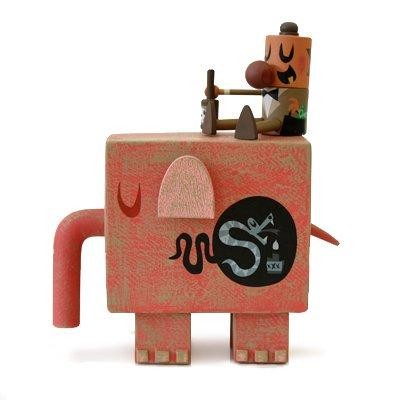 AMANDA VISELL PINK ELEPHANT SNAKE OIL VERSION VINYL FIGURE