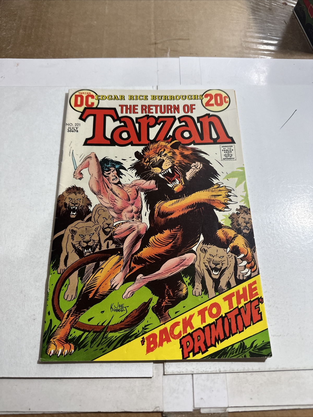 TARZAN #221(1973) DC COMICS - JOE KUBERT ART - Great Cover! 6.0 mm24