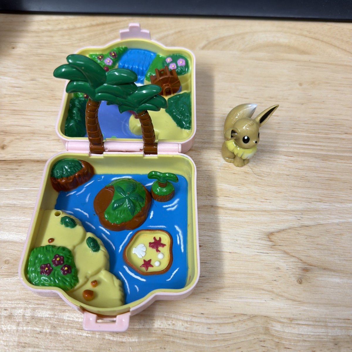 Pokemon TOMY 1997 Pocket Playset Isola Pinkan Custodia Compatta Figura Eevee Vintage