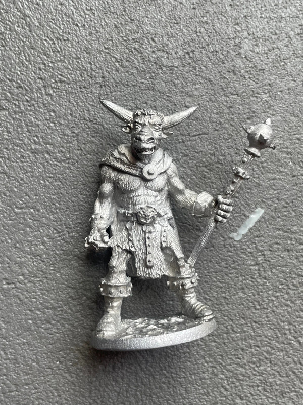 Ral Partha : sorcier minotaure, shamane homme bête warhammer