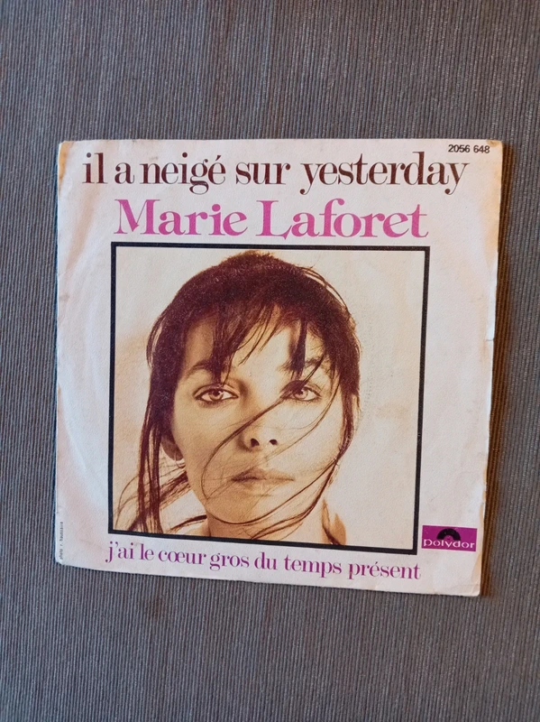Marie Laforet - Il a neigé sur yesterday / J'ai le coeur gros du temps présent. 7"