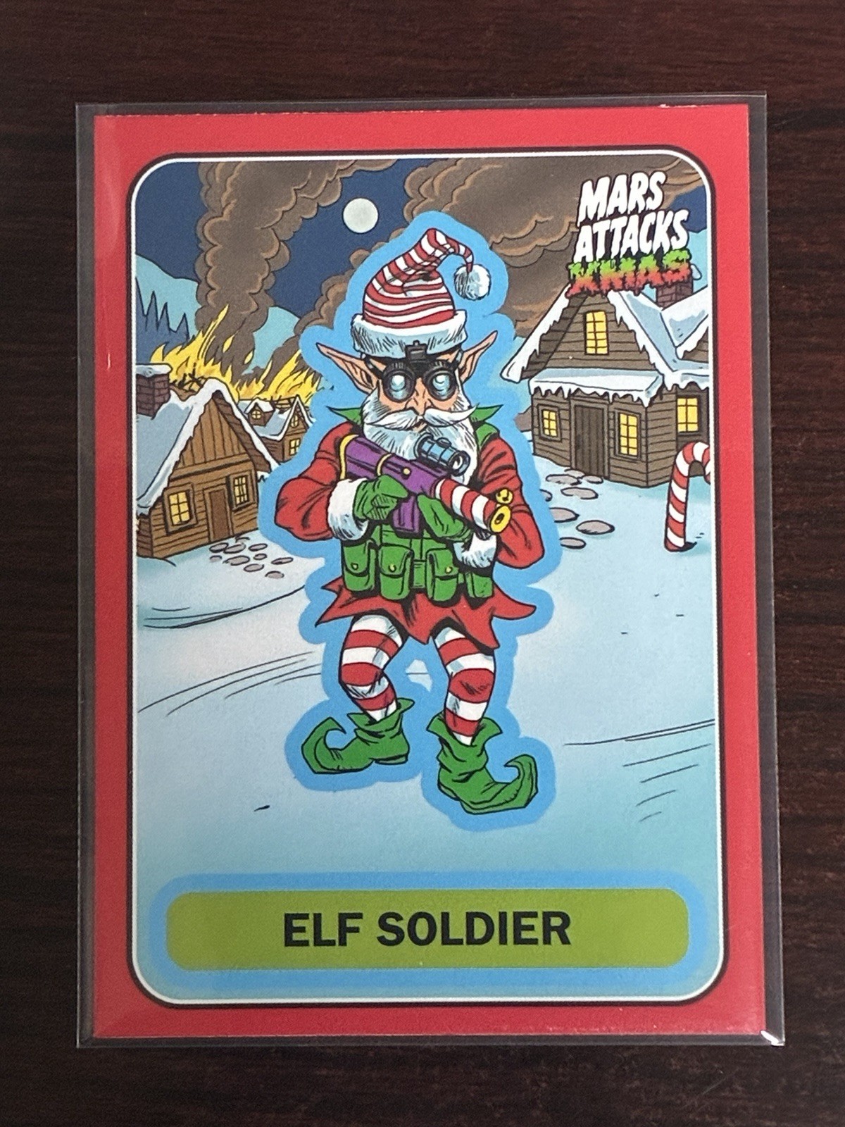 2026 Topps Mars Attacks Xmas Elfo Soldato Rosso Parallelo