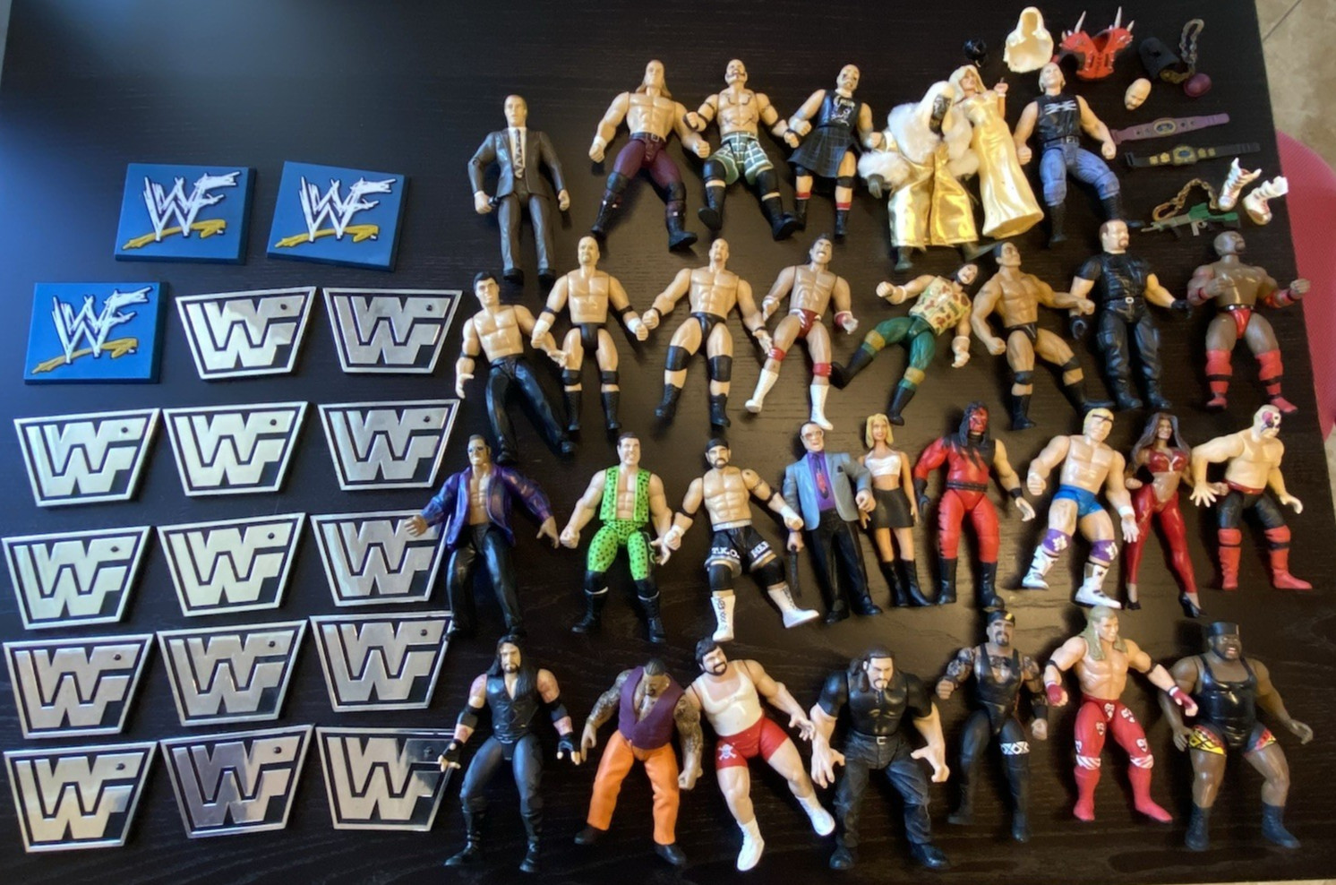 Vintage anni 90 WWE WWF Wrestling 31 figurine accessori cinture JAKKS 17 supporti