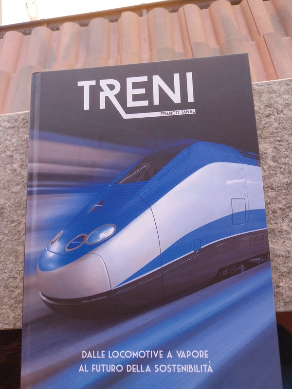 Libro "Treni dalle locomotive a vapore a futuro della sostenibilità"