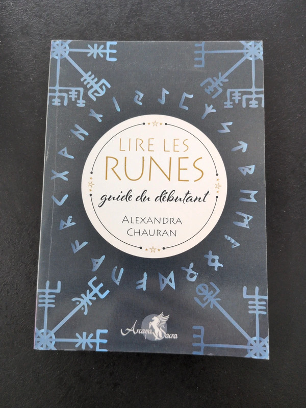 Livre " Lire les runes "