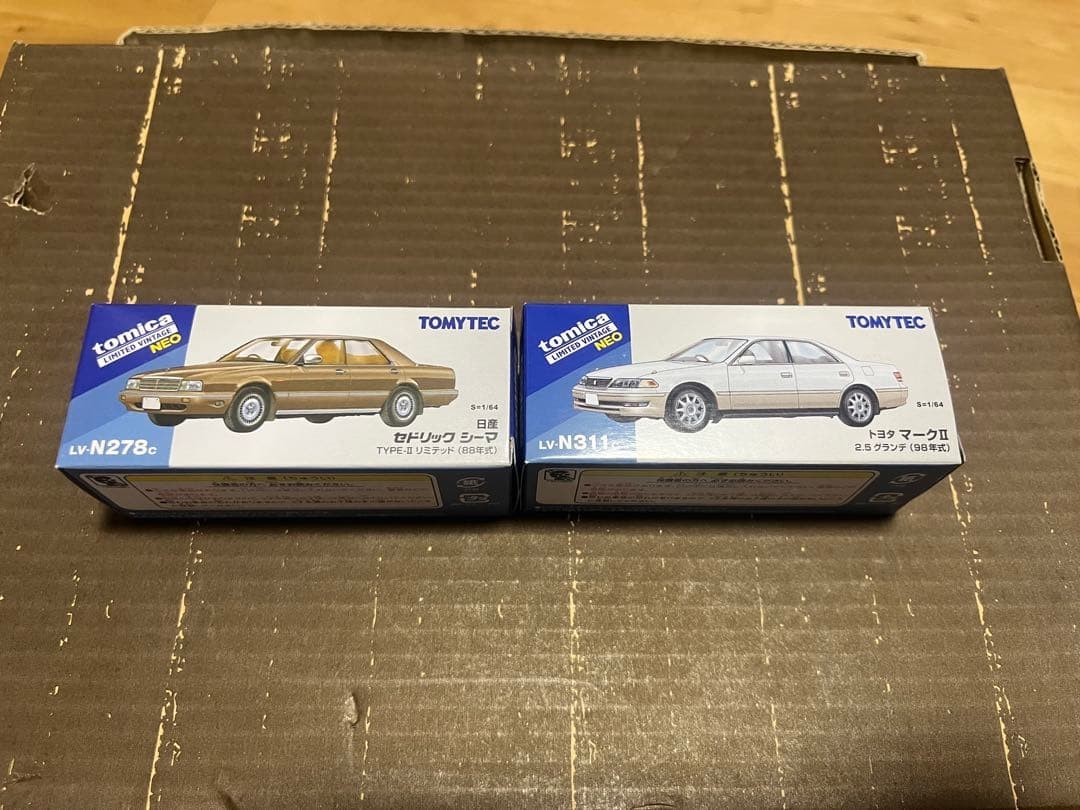 Tomica Limited Vintage NEO Toyota Cima Mark II 2-Car Set