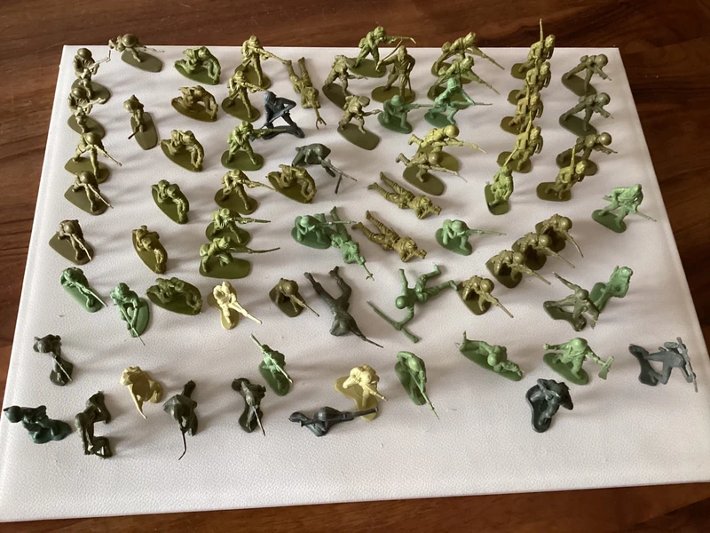 Soldatini di plastica oltre 70 pezzi
