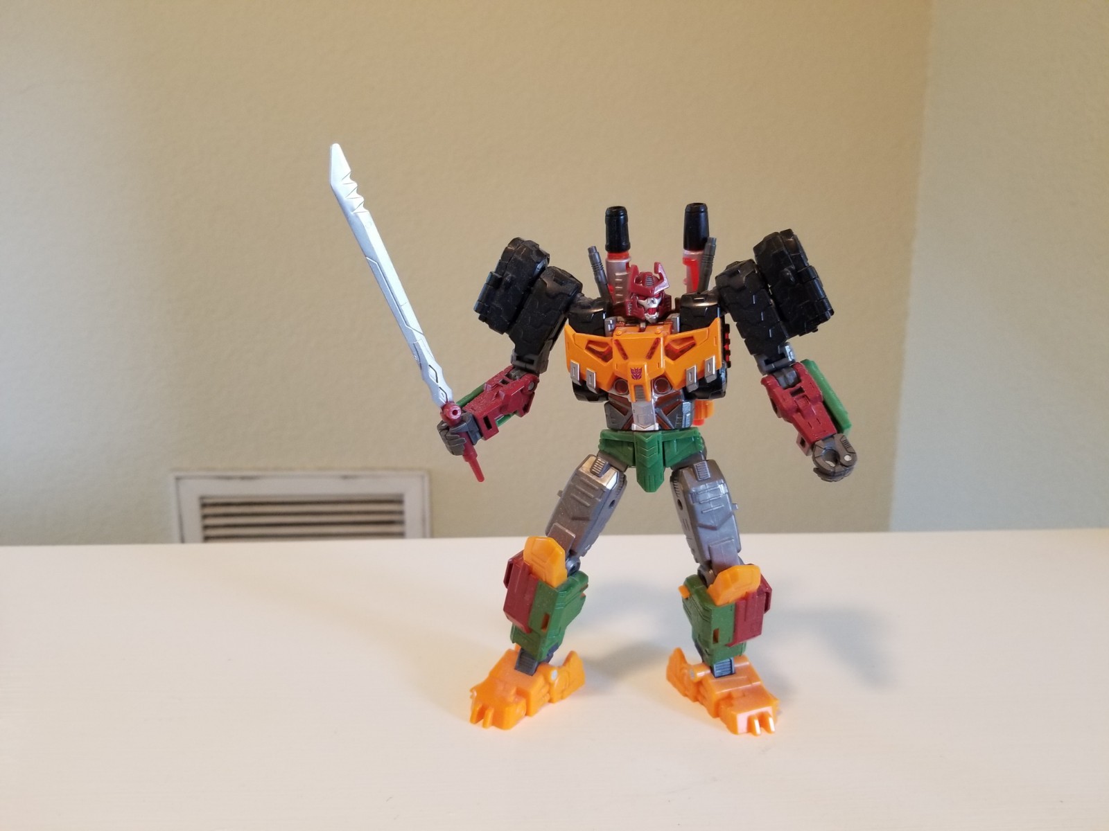 Transformers Legacy Evolution Voyager Bludgeon completo
