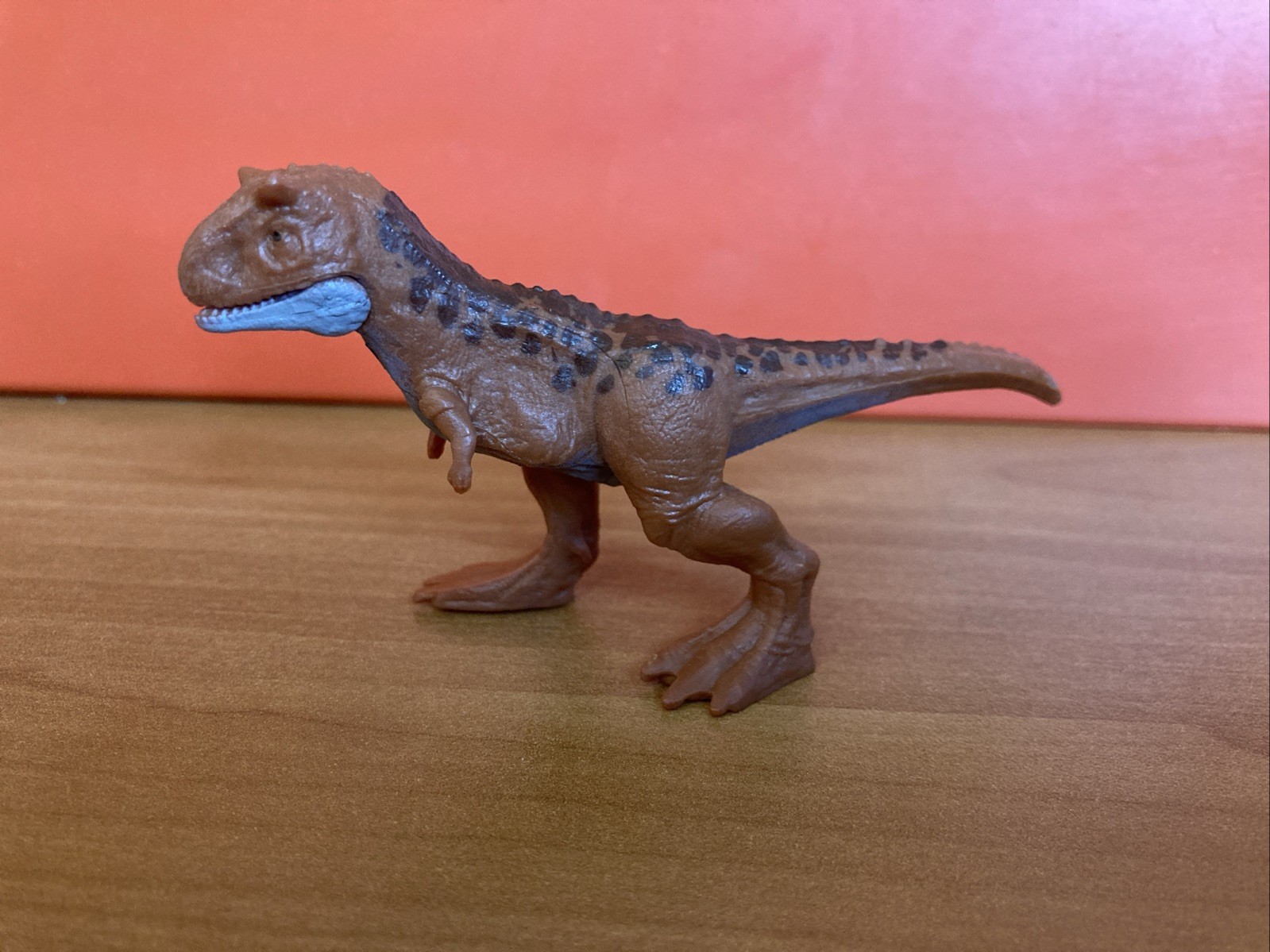 Jurassic World Dino Escape Mini Action Dino blind bag Carnotaurus Toro Minty Toy