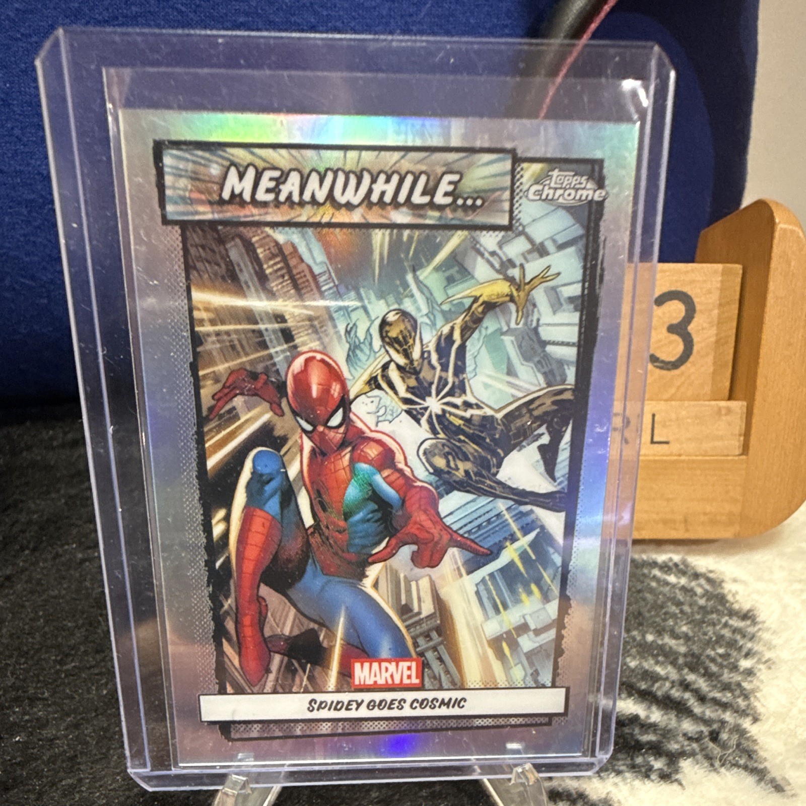 Topps 2026 Topps Chrome Marvel Spider-Man MW-11 Nel frattempo... Inserto ologramma