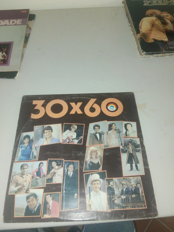Disco in vinile con Celentano, Mina, Leali, Caselli, Ranieri,Carosone e altri