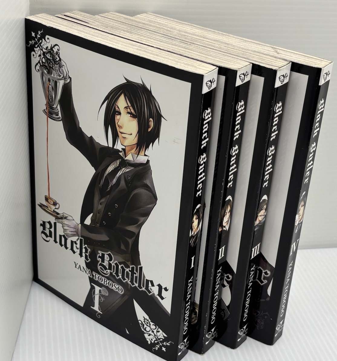 Black Butler Manga Series Vol. 1 2 3 4 versione inglese