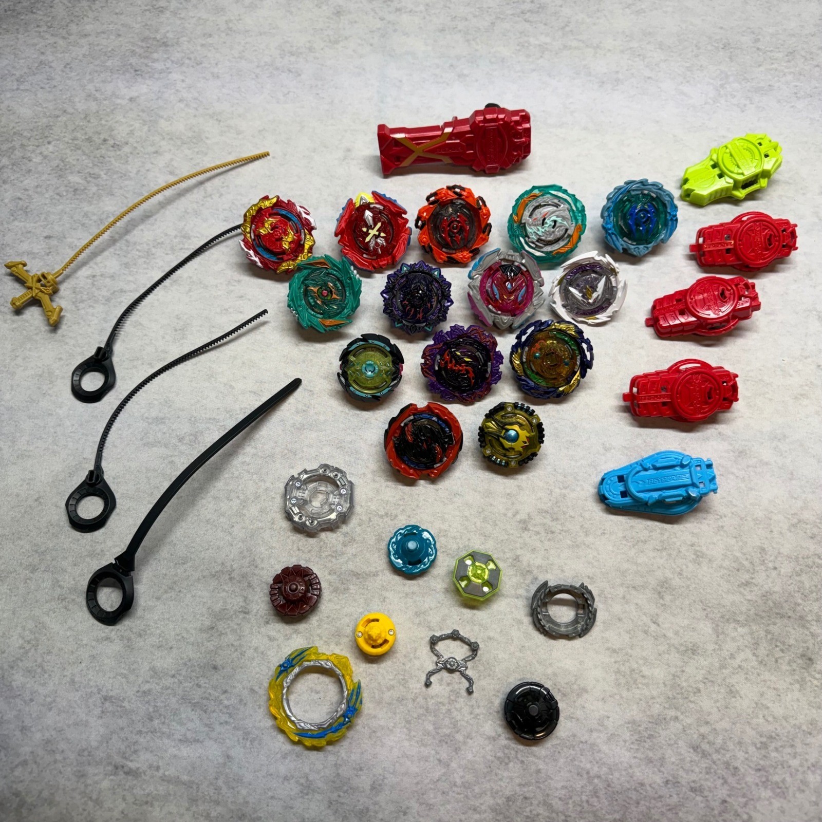 Lotto misto Beyblade lanciatori top Ripcords parti e pezzi Hasbro Takara Tomy