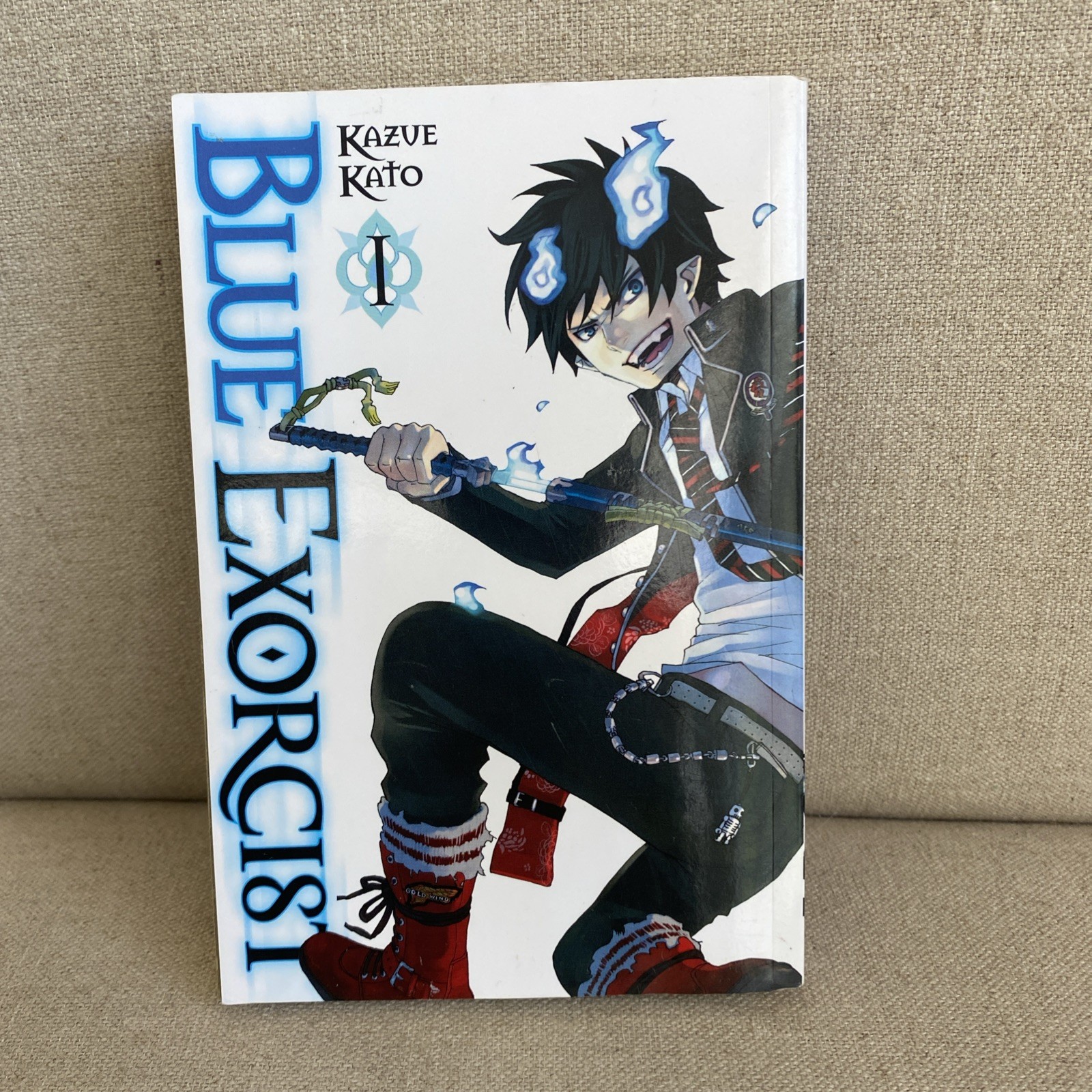 ESORCISTA BLU di Kazue Kato manga VIZ media fantasy fumetto copertina morbida