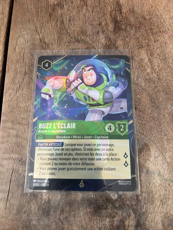 Disney Lorcana Buzz l’Éclair Assure la couverture Promo Foil FR