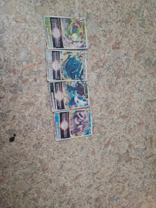 Lot de 4 carte pokémon