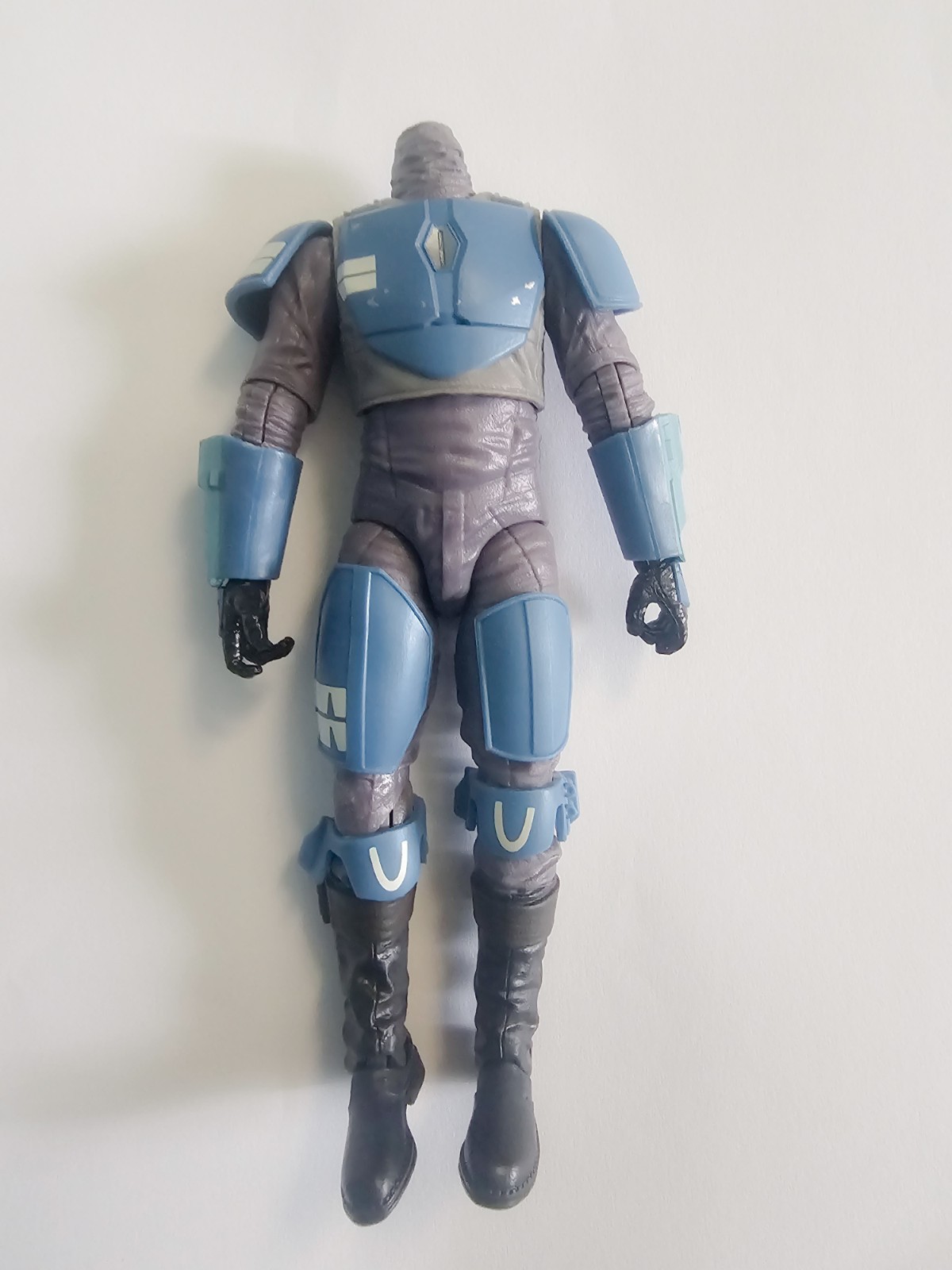 OROLOGIO STAR WARS SERIE NERA 6 POLLICI CORPO BASE MORTE MANDALORIAN HASBRO