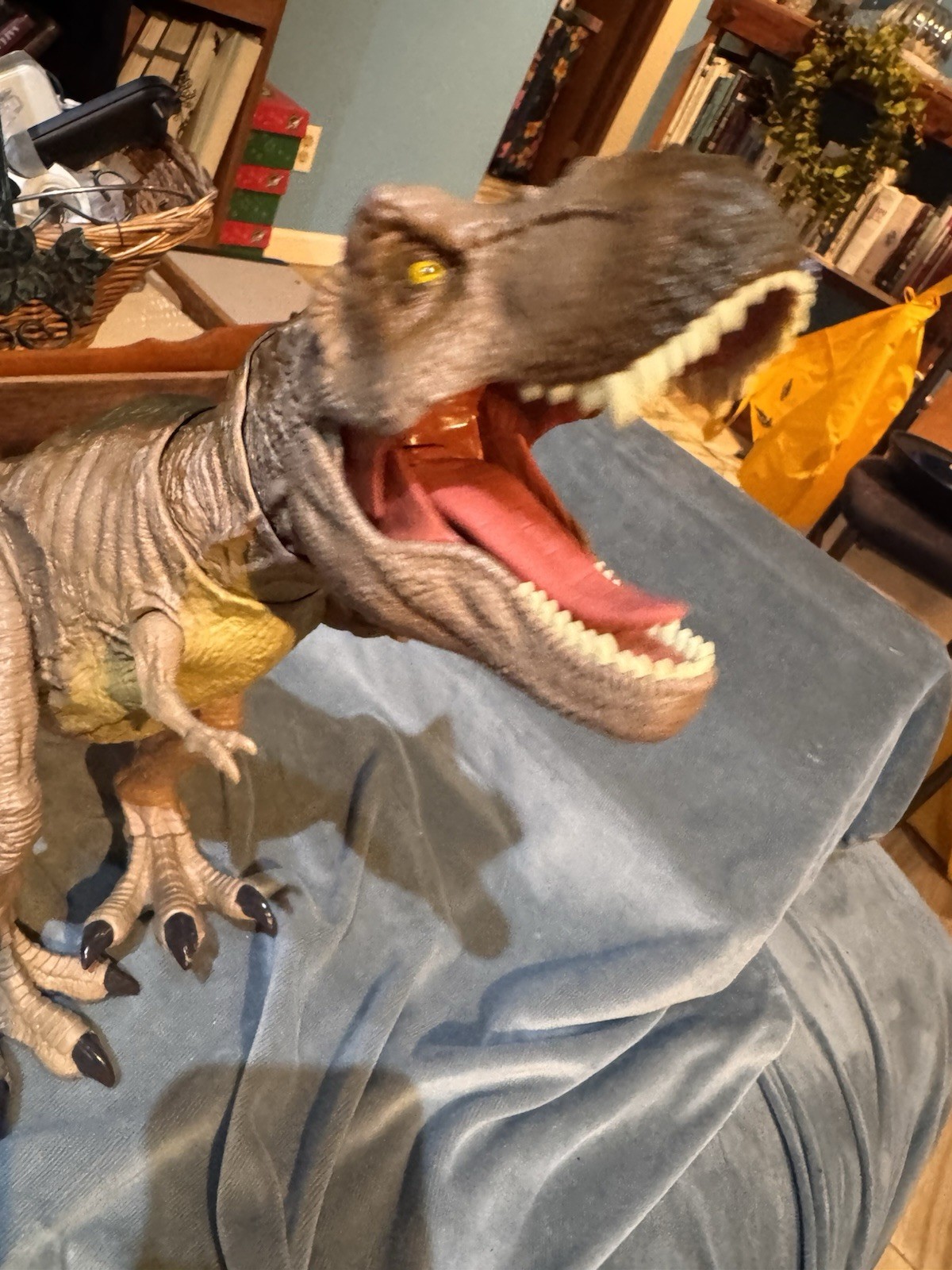 Jurassic World Epic Roarin' Tyrannosaurus Rex action figure di Mattel