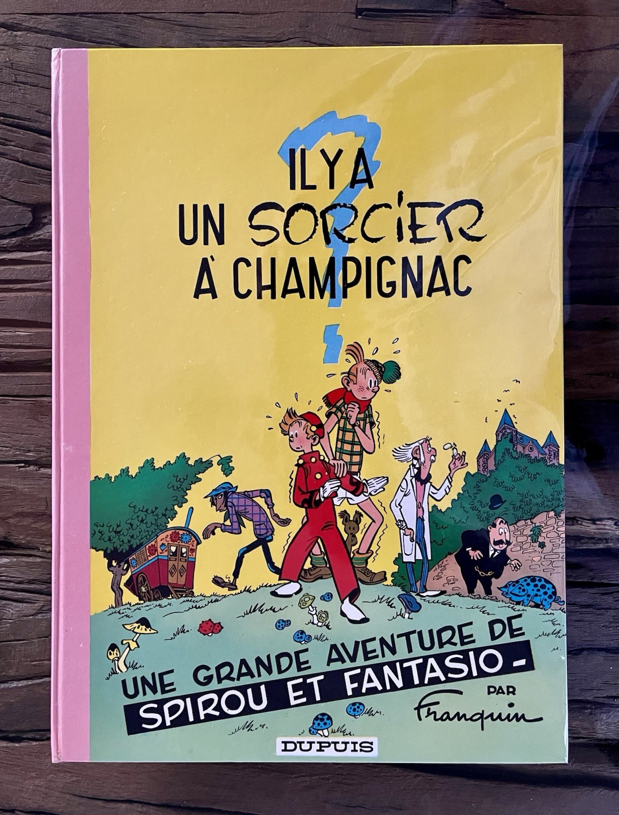 SPIROU:ULTRA RARE IL Y A UN SORCIER A CHAMPIGNAC 66 DOS ROSE FONCÉ NEUF FRANQUIN