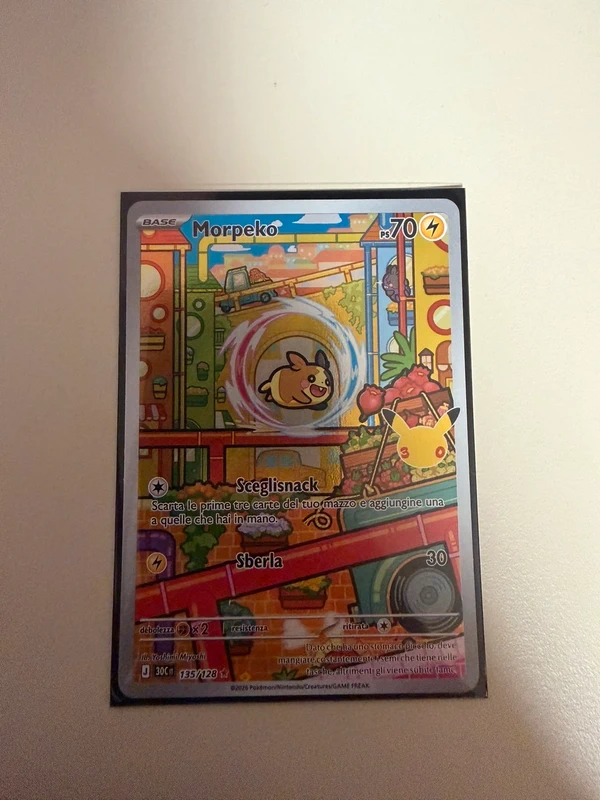 Carta Pokémon Morpeko 30C 135/128 30 anniversario