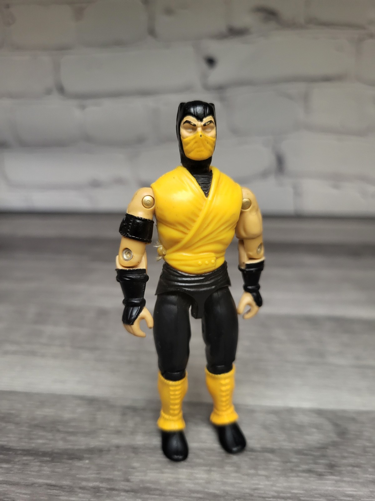 Figurina Vintage 1991 Hasbro GI Joe Mortal Kombat Scorpion con braccio funzionante