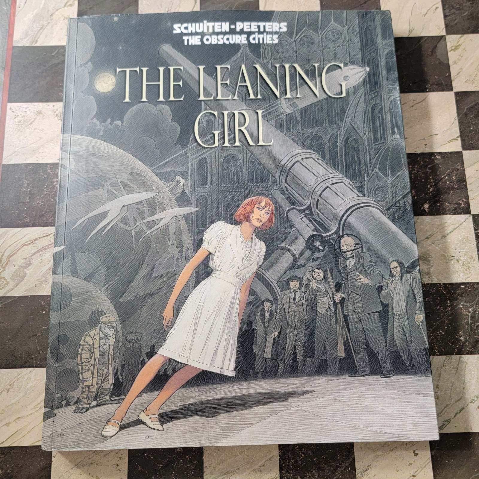 The Leaning Girl The Obscure Cities graphic novel libro tascabile Shuiten Peeters