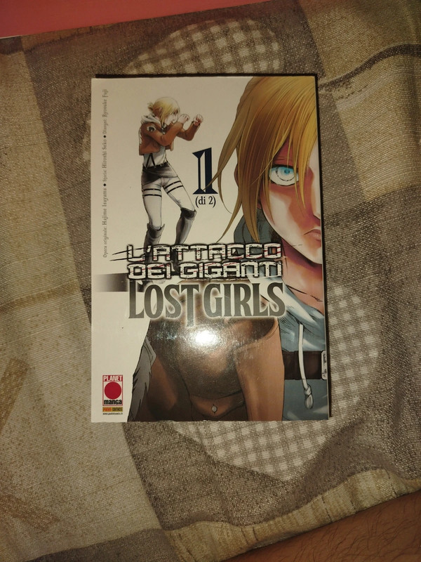 L'attacco dei giganti Lost Girls volume 1