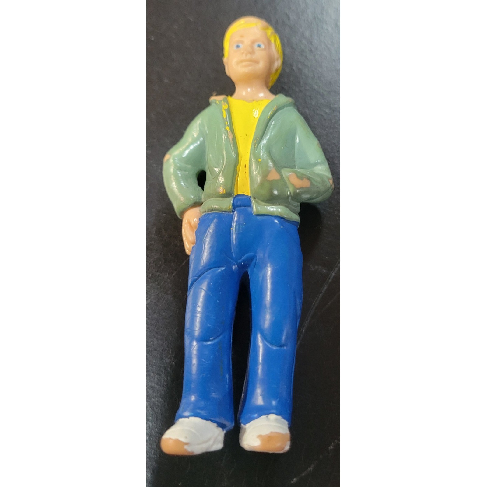 Modellino giocattolo vintage ragazzo giacca verde blu jeans scarpe bianche action figure bambola 3,5"