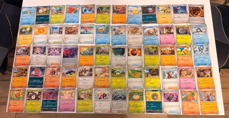 lotto composto da 60 carte Pokémon