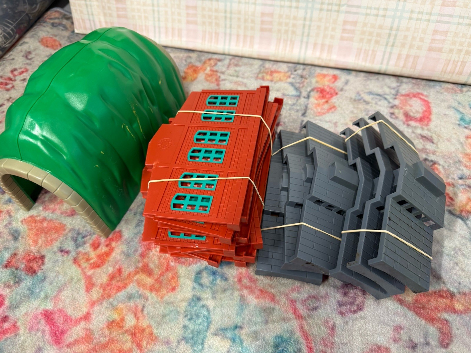 TOMY Trackmaster THOMAS motore treno pista capannone tunnel costruzione 2004 collina