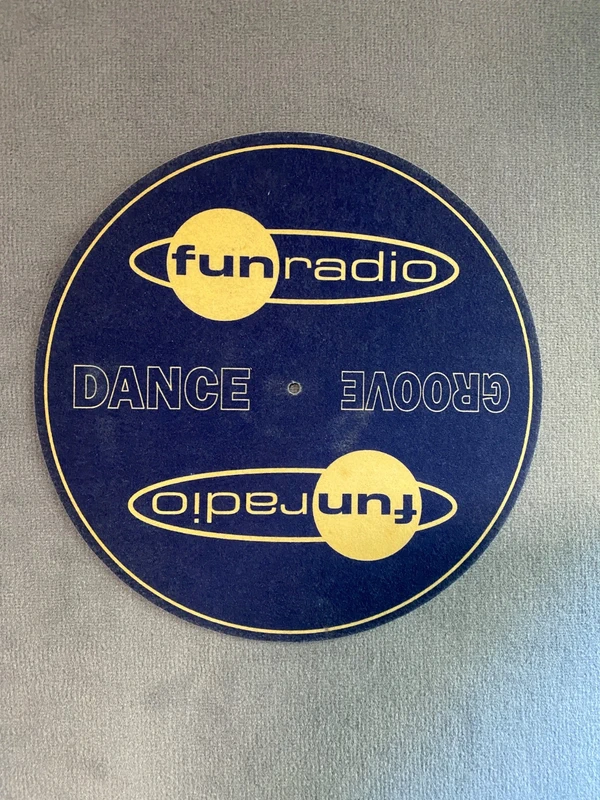 1 Feutrine "FUN Radio" (Groove & Dance) pour platine vinyle (Slipmat)