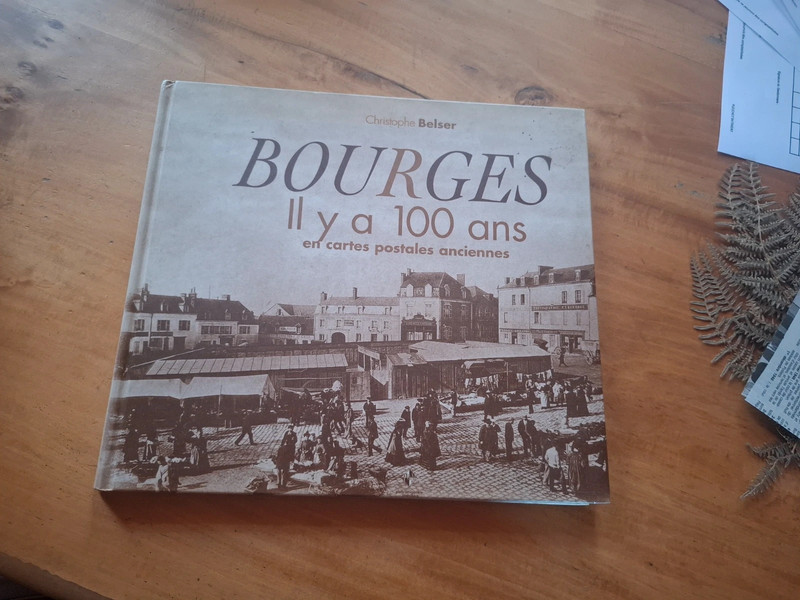 Bourges illustré en cartes postales