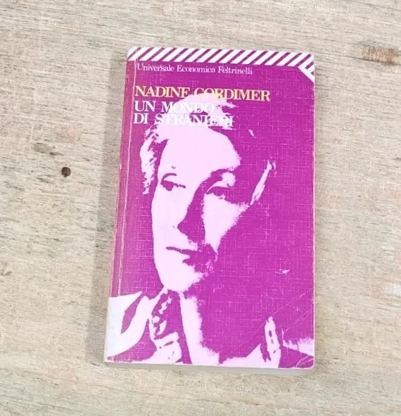 Libro Un Mondo Di Stranieri nadine Gordimer Feltrinelli  😋