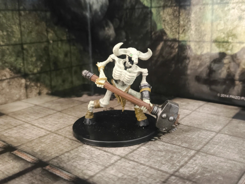 Miniatura Dungeons and Dragons D&D Icons of the realms Wizkids Minotaur Skeleton