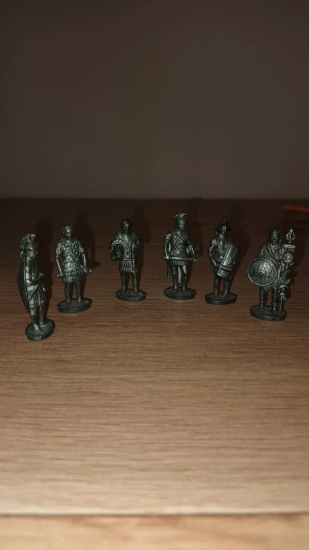 Figurines