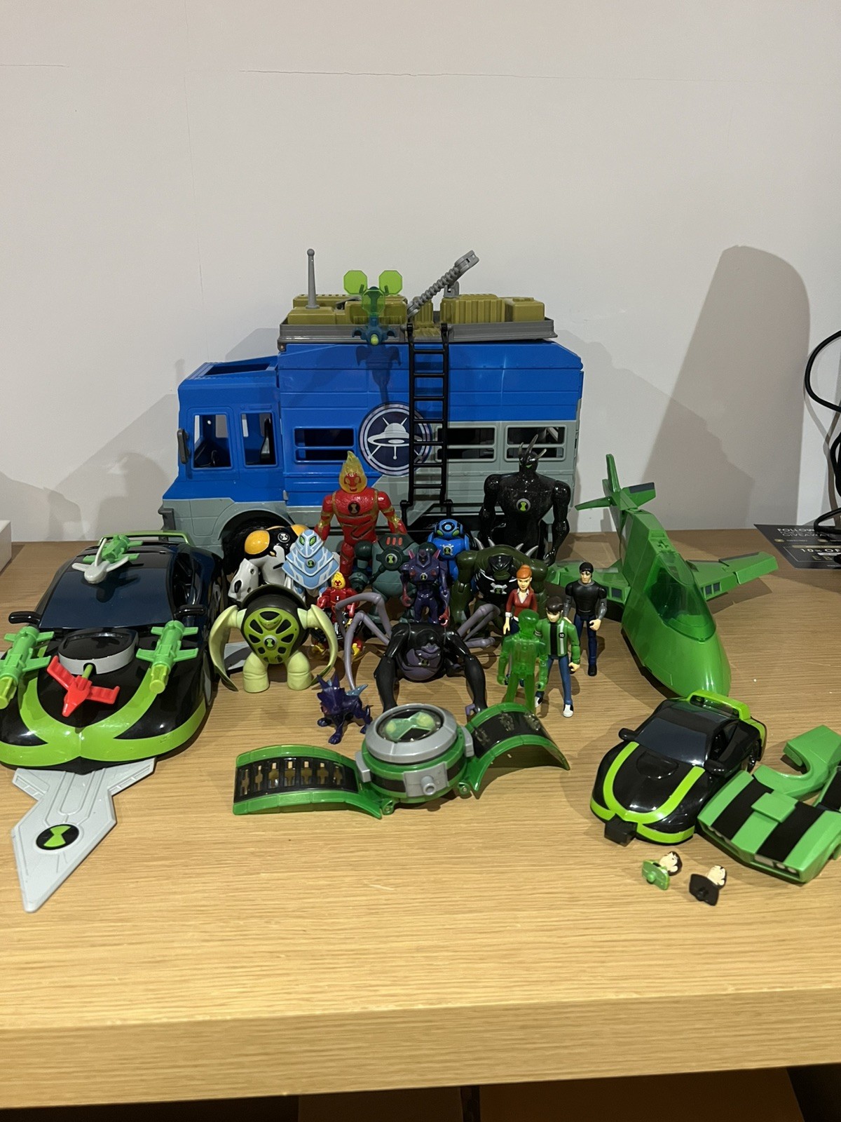 Ben 10 Joblot - Enorme mix di personaggi e veicoli