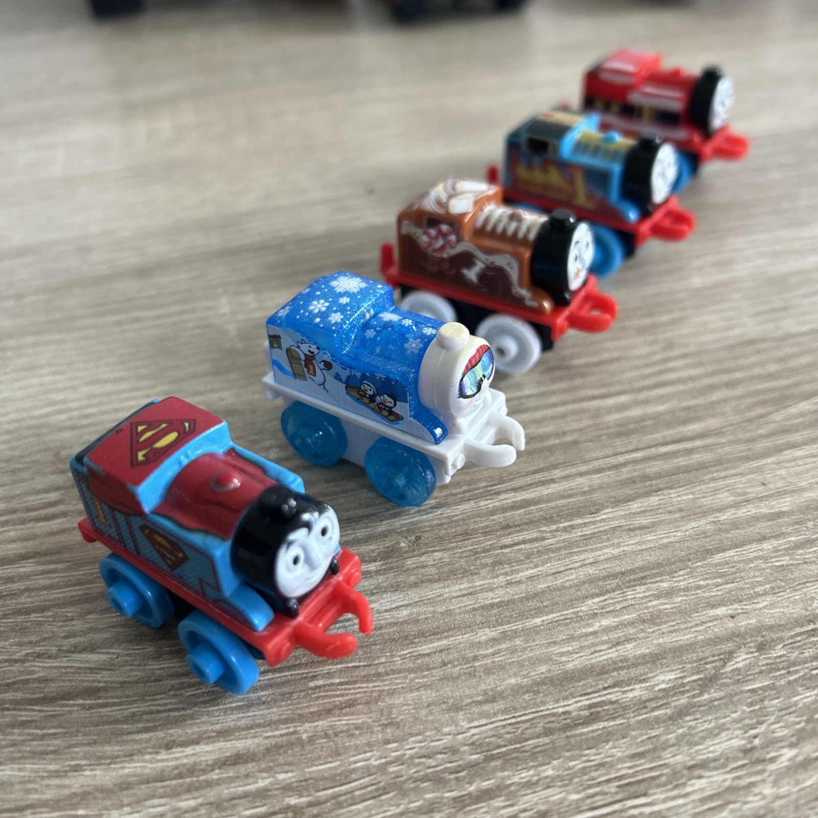 Thomas And Friends Minis DC Superman Gingerbread Polar Bear Santa Racing TT6