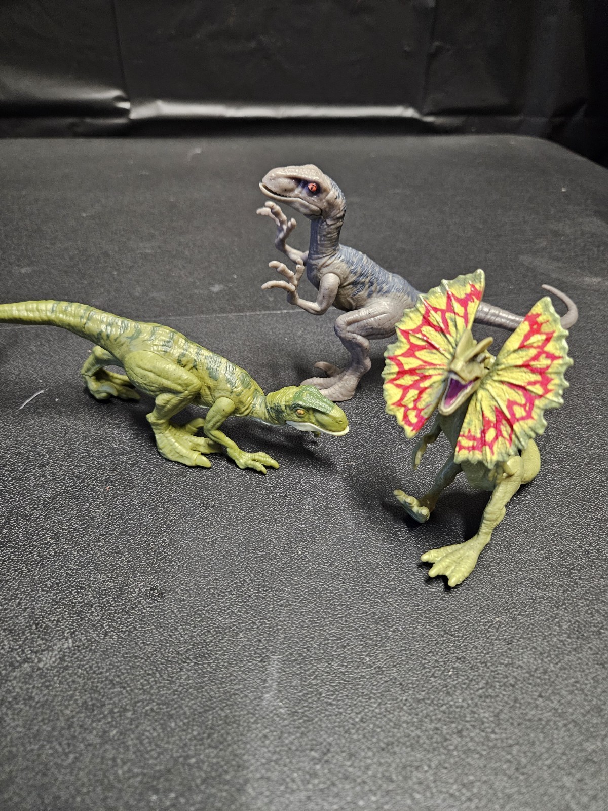 Dinosauro Jurassic World lotto di 3 collezione Dilophosaurus, Raptors 