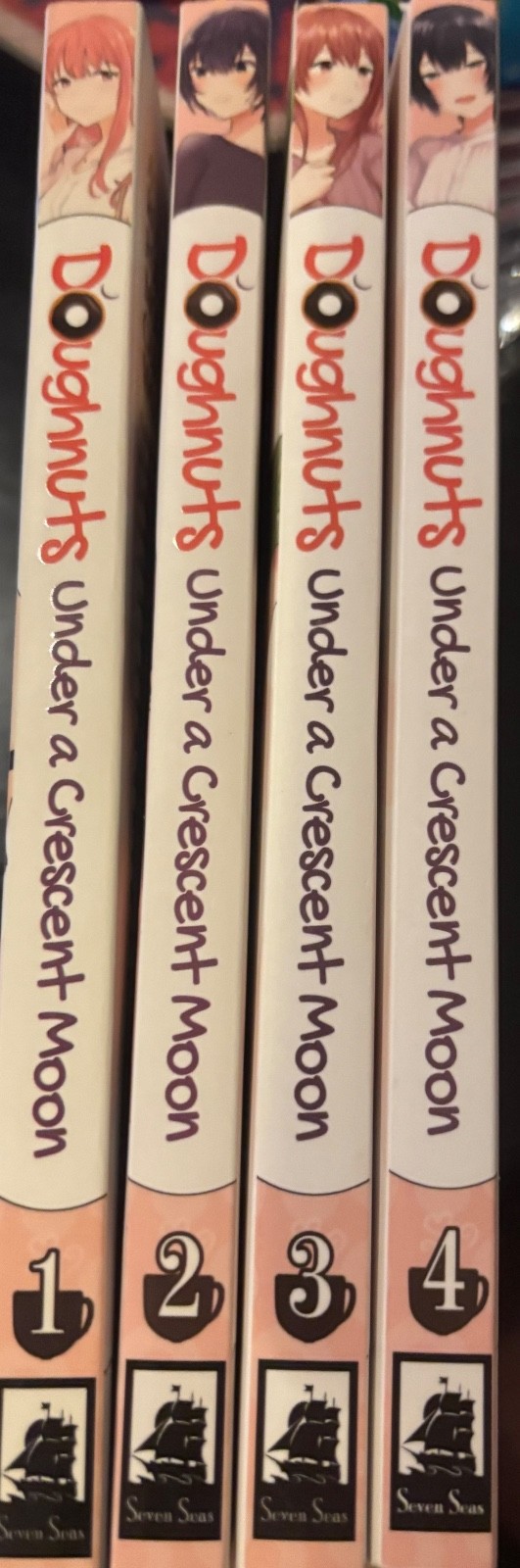Doughnuts Under a Crescent Moon yuri manga volumi inglese 1-4 cofanetto completo